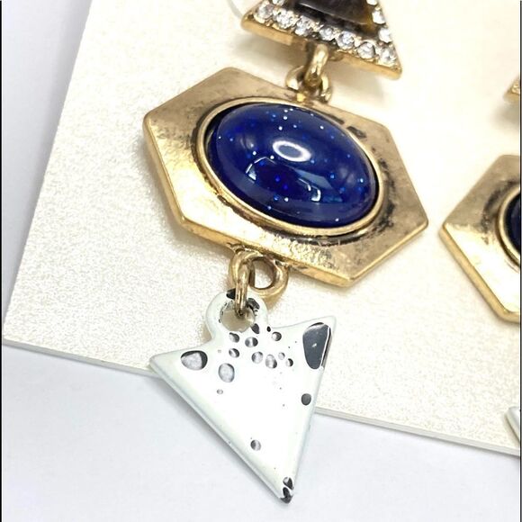 Finesta Antique gold geometric dangle earrings - Picture 7 of 8